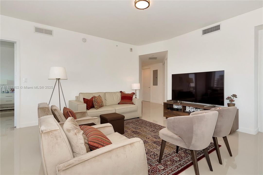 Recently Rented: $4,900 (2 beds, 2 baths, 1178 Square Feet)