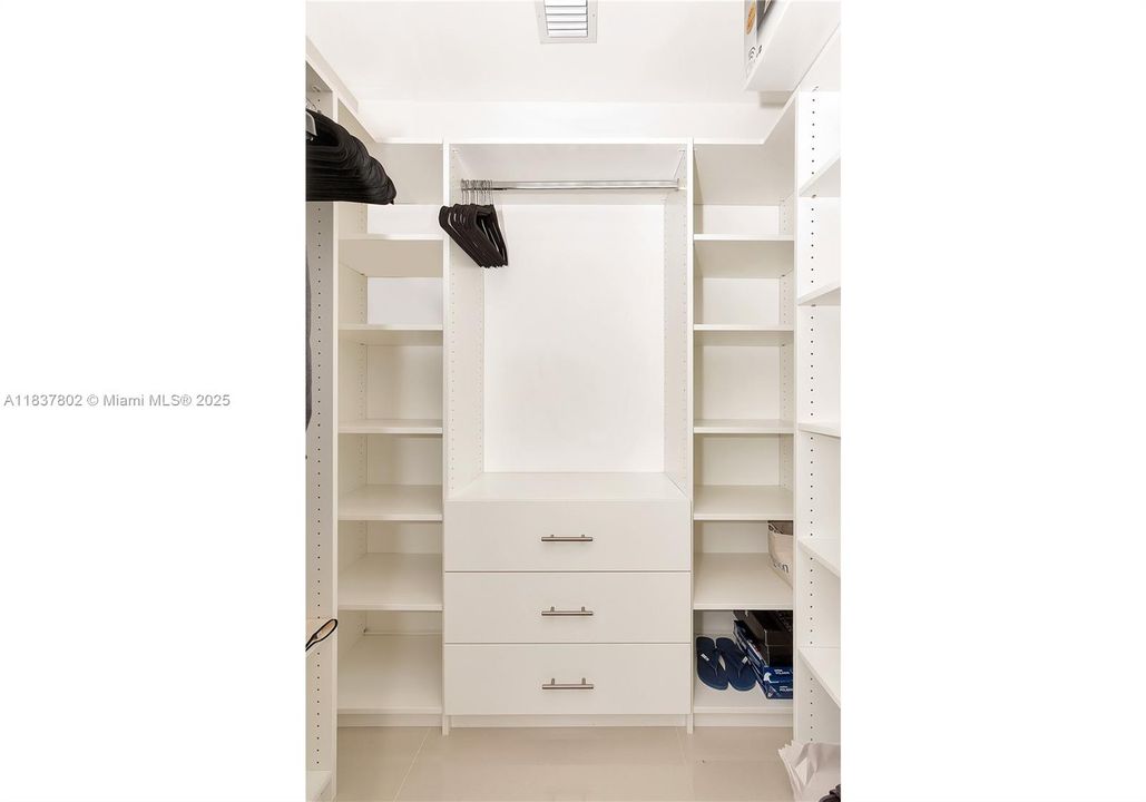 Recently Rented: $4,900 (2 beds, 2 baths, 1178 Square Feet)