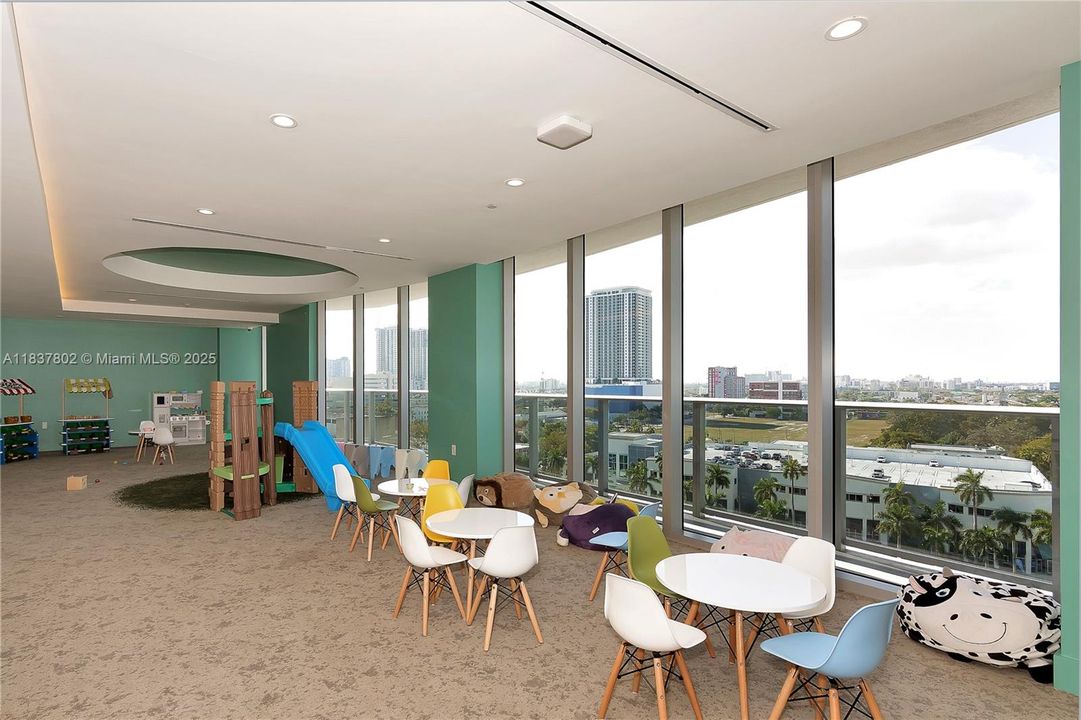 Recently Rented: $4,900 (2 beds, 2 baths, 1178 Square Feet)