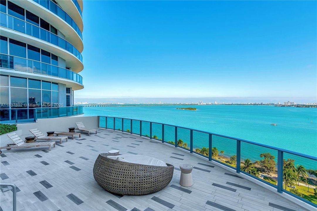 Recently Rented: $4,900 (2 beds, 2 baths, 1178 Square Feet)