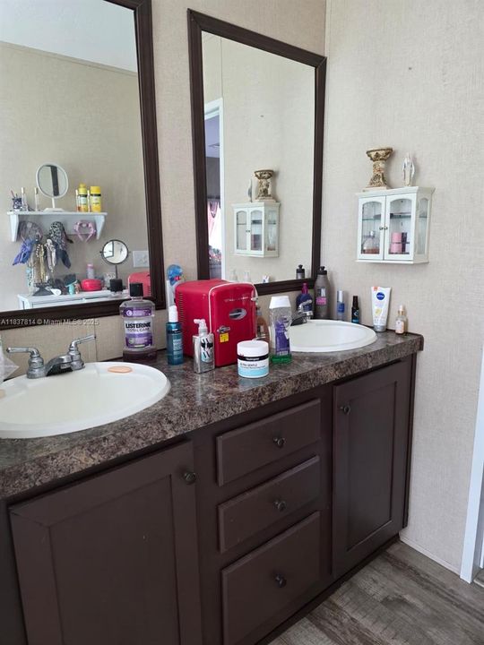 For Sale: $480,000 (3 beds, 2 baths, 1248 Square Feet)