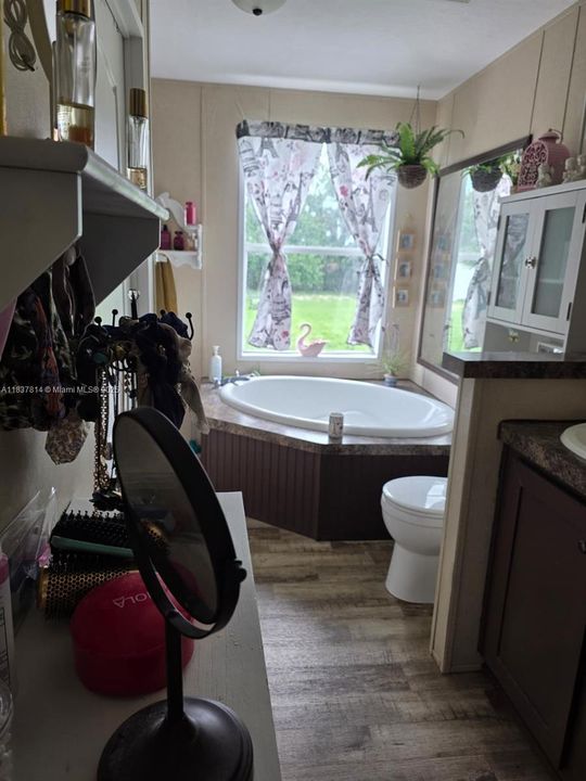 For Sale: $480,000 (3 beds, 2 baths, 1248 Square Feet)