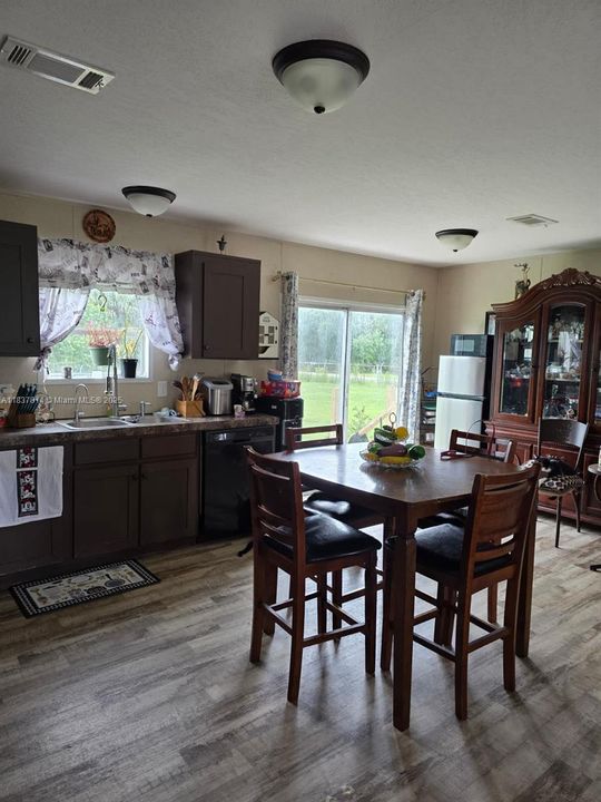 For Sale: $480,000 (3 beds, 2 baths, 1248 Square Feet)