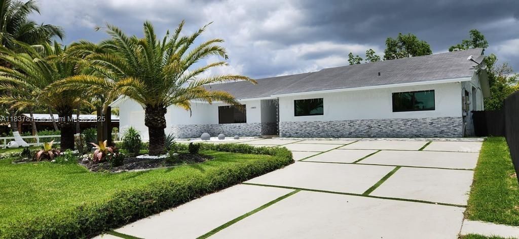 Recently Rented: $3,500 (3 beds, 2 baths, 3327 Square Feet)