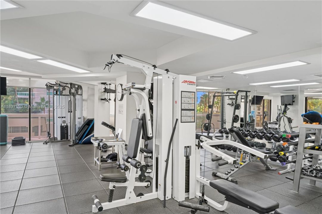 Recently Rented: $4,000 (2 beds, 2 baths, 1340 Square Feet)