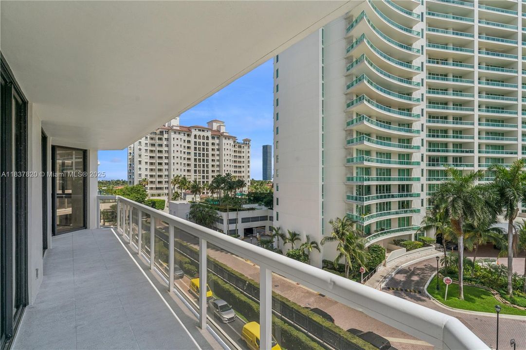 Recently Rented: $4,000 (2 beds, 2 baths, 1340 Square Feet)