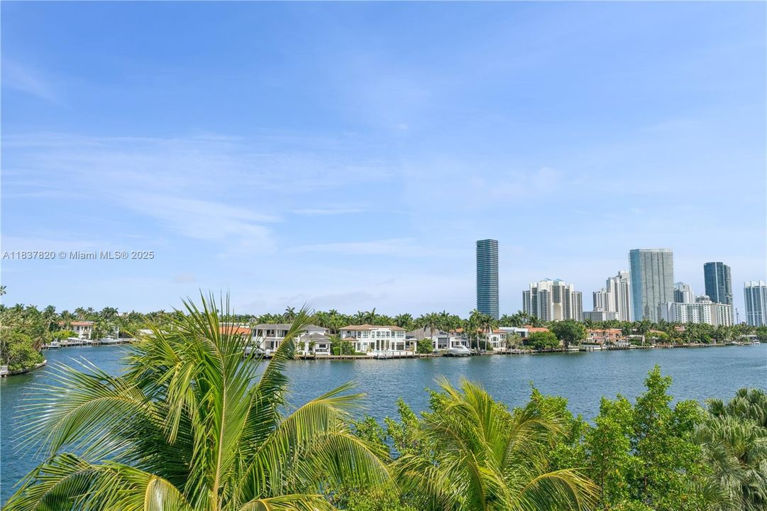 Recently Rented: $4,000 (2 beds, 2 baths, 1340 Square Feet)