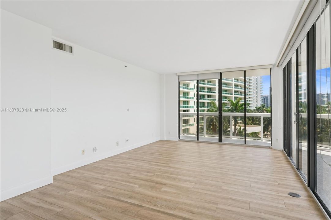 Recently Rented: $4,000 (2 beds, 2 baths, 1340 Square Feet)