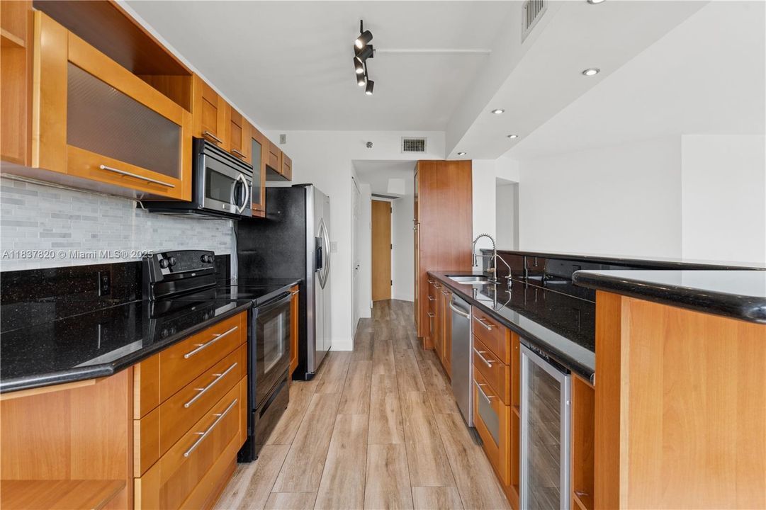 Recently Rented: $4,000 (2 beds, 2 baths, 1340 Square Feet)