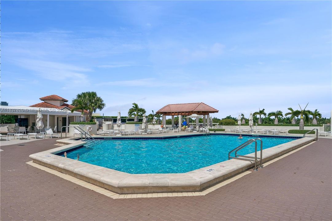 Recently Rented: $4,000 (2 beds, 2 baths, 1340 Square Feet)