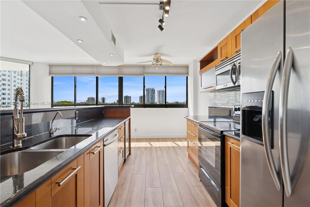 Recently Rented: $4,000 (2 beds, 2 baths, 1340 Square Feet)