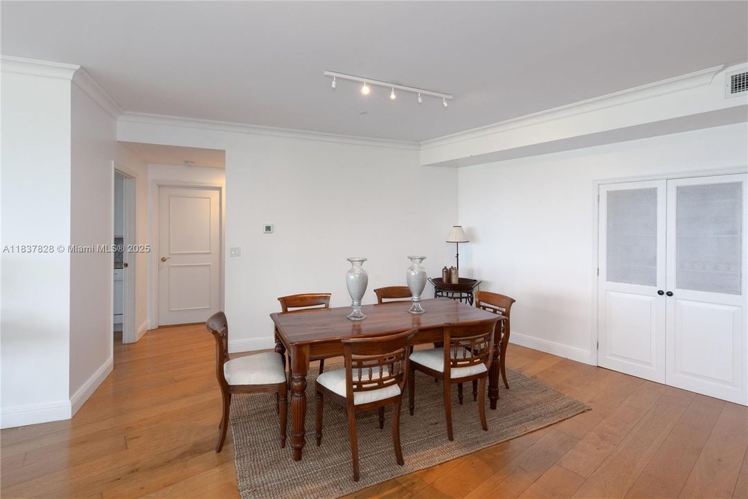 Recientemente alquilado: $10,000 (2 camas, 2 baños, 2160 Pies cuadrados)