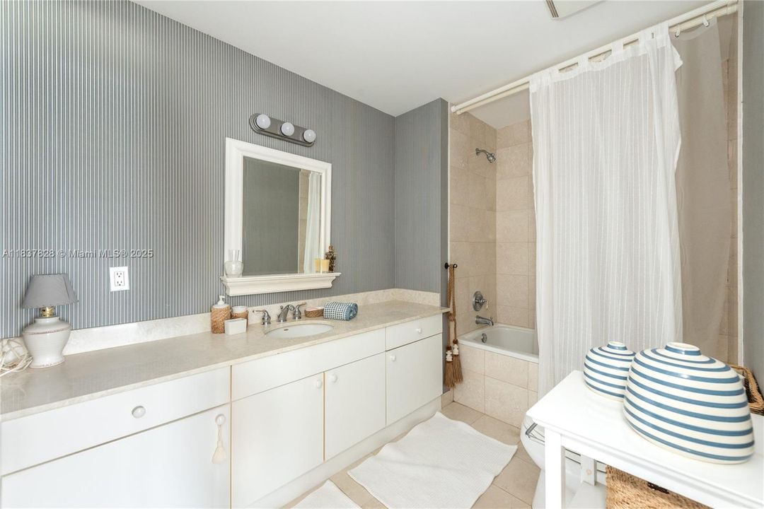 Recientemente alquilado: $10,000 (2 camas, 2 baños, 2160 Pies cuadrados)