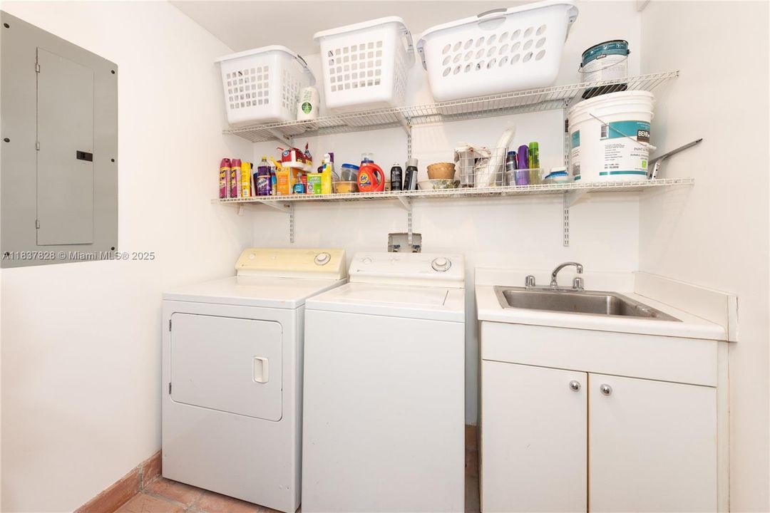 Recientemente alquilado: $10,000 (2 camas, 2 baños, 2160 Pies cuadrados)