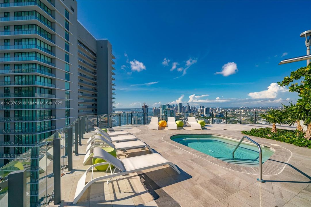 En Venta: $499,000 (1 camas, 1 baños, 746 Pies cuadrados)