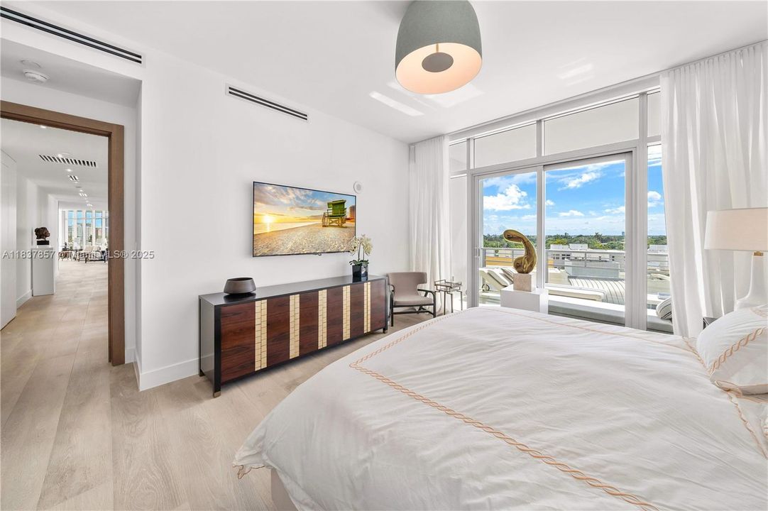 For Sale: $3,600,000 (3 beds, 3 baths, 2395 Square Feet)