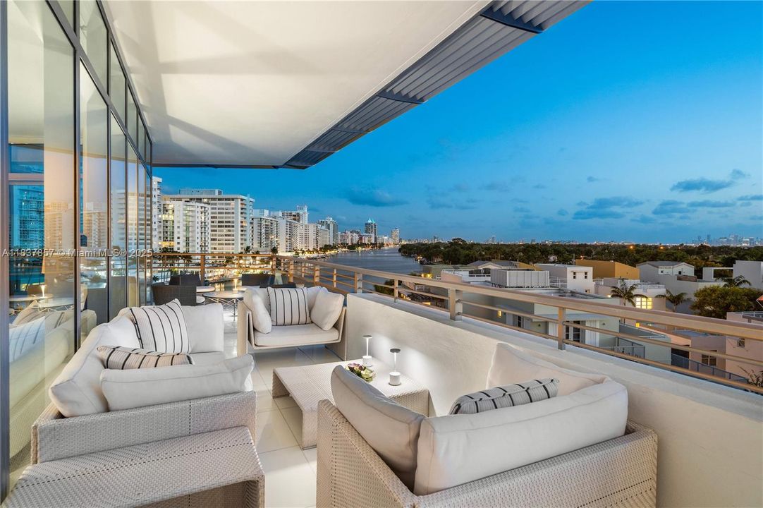 For Sale: $3,600,000 (3 beds, 3 baths, 2395 Square Feet)