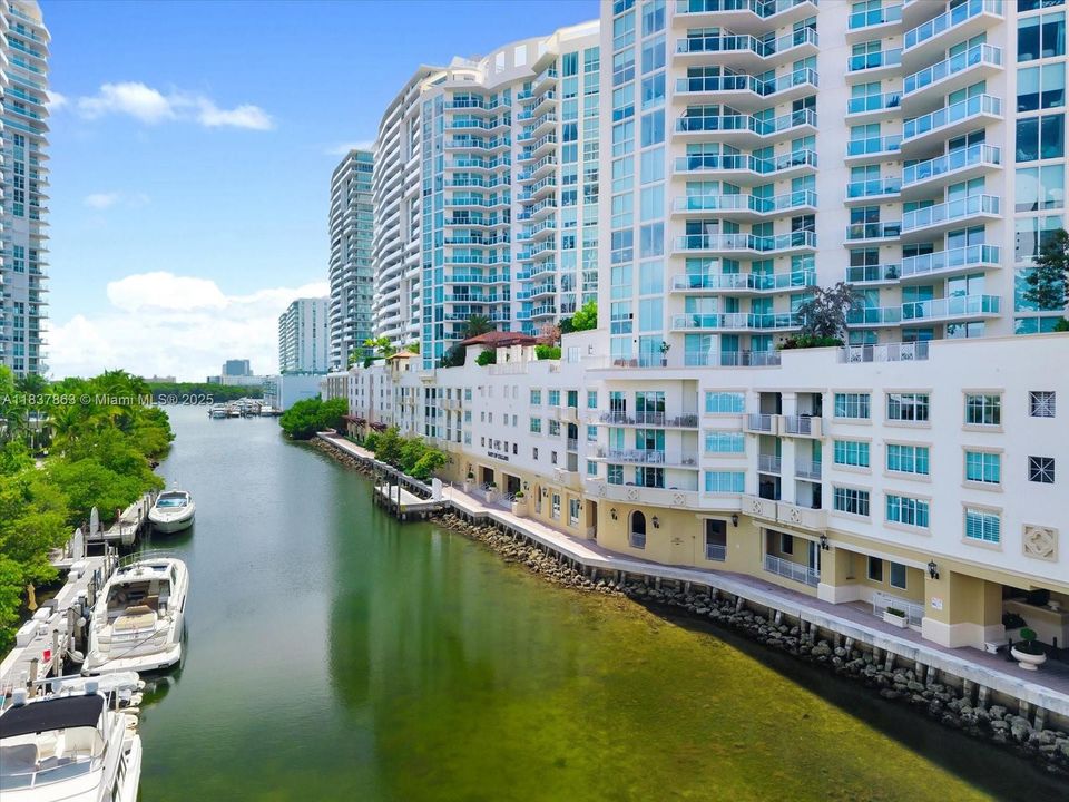 En Venta: $1,099,000 (3 camas, 3 baños, 1785 Pies cuadrados)