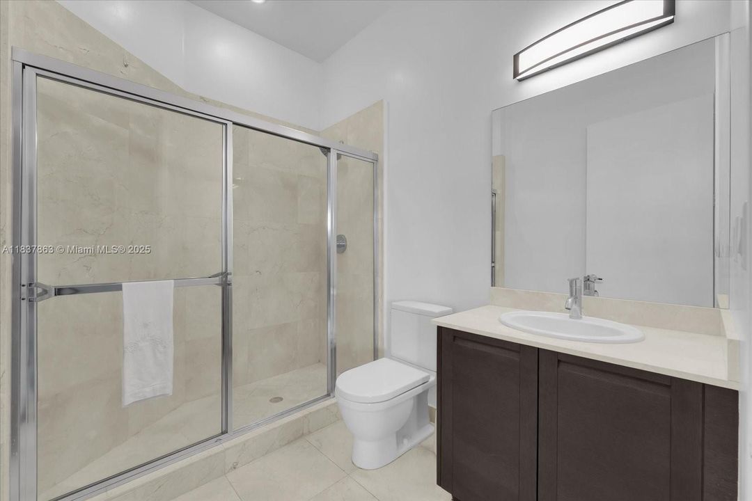 En Venta: $1,099,000 (3 camas, 3 baños, 1785 Pies cuadrados)