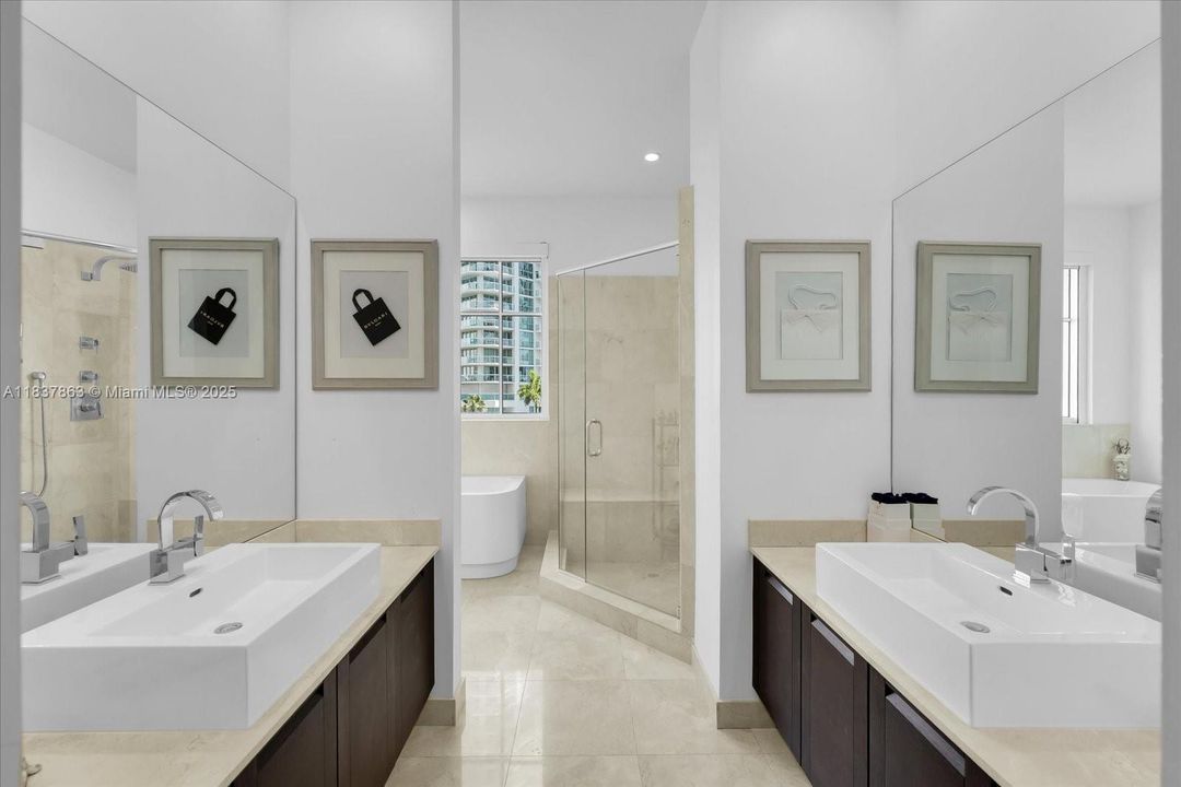 En Venta: $1,099,000 (3 camas, 3 baños, 1785 Pies cuadrados)