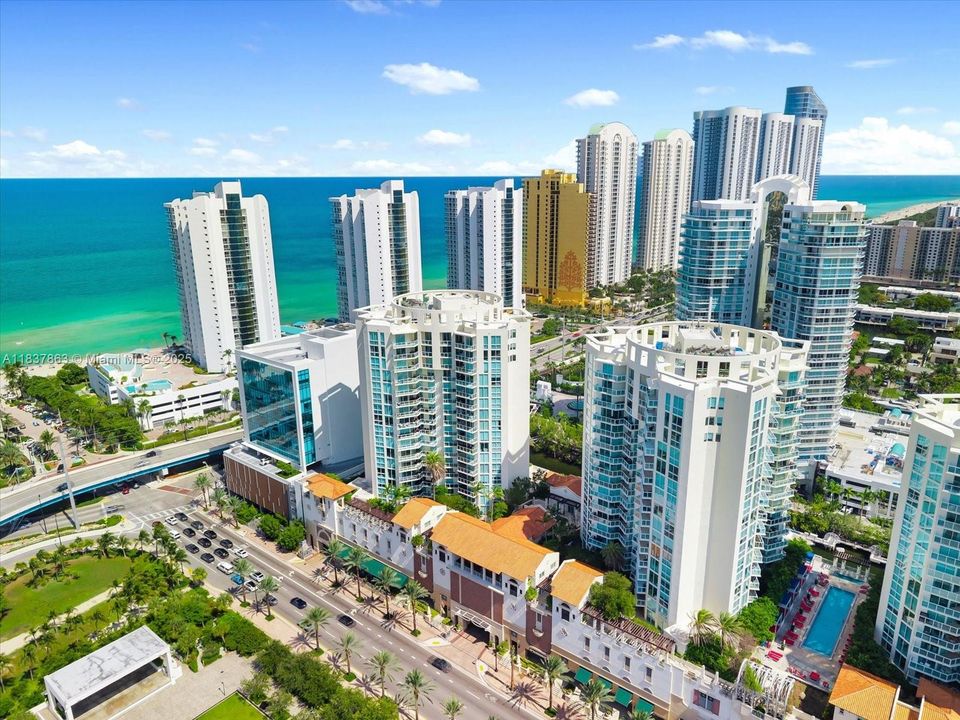 En Venta: $1,099,000 (3 camas, 3 baños, 1785 Pies cuadrados)