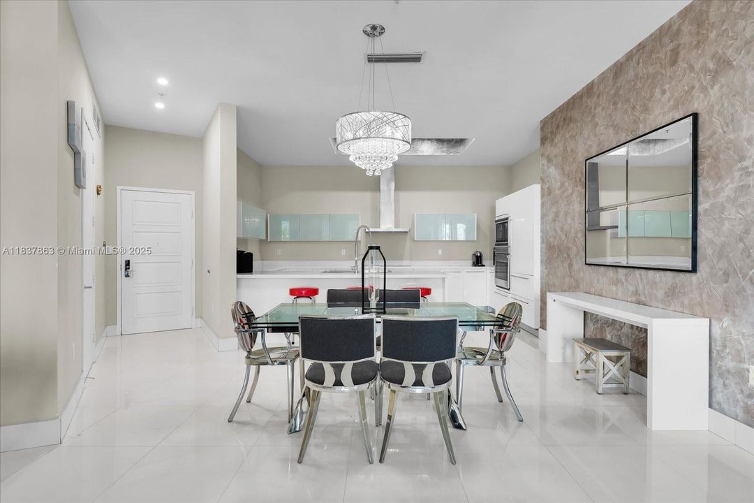 En Venta: $1,099,000 (3 camas, 3 baños, 1785 Pies cuadrados)