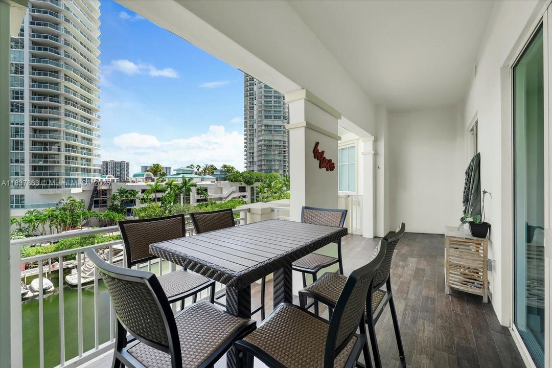 En Venta: $1,099,000 (3 camas, 3 baños, 1785 Pies cuadrados)