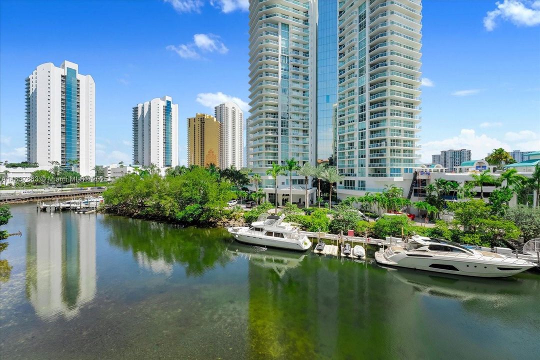 En Venta: $1,099,000 (3 camas, 3 baños, 1785 Pies cuadrados)