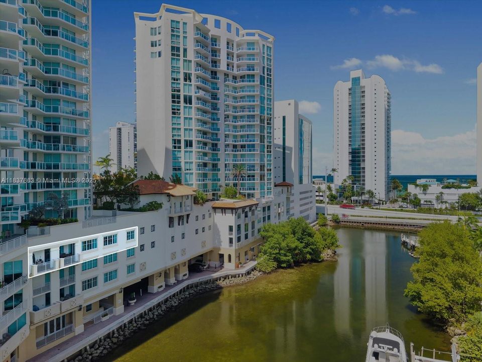 En Venta: $1,099,000 (3 camas, 3 baños, 1785 Pies cuadrados)