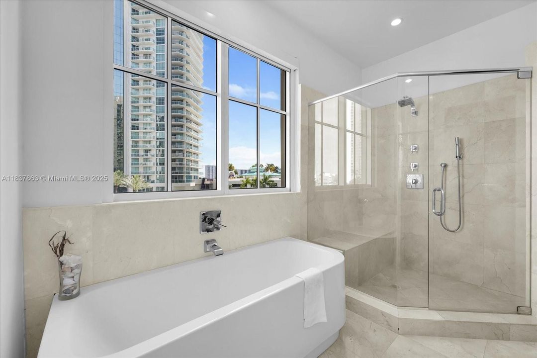 En Venta: $1,099,000 (3 camas, 3 baños, 1785 Pies cuadrados)