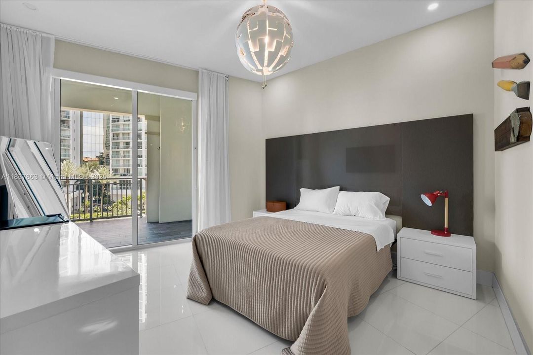 En Venta: $1,099,000 (3 camas, 3 baños, 1785 Pies cuadrados)