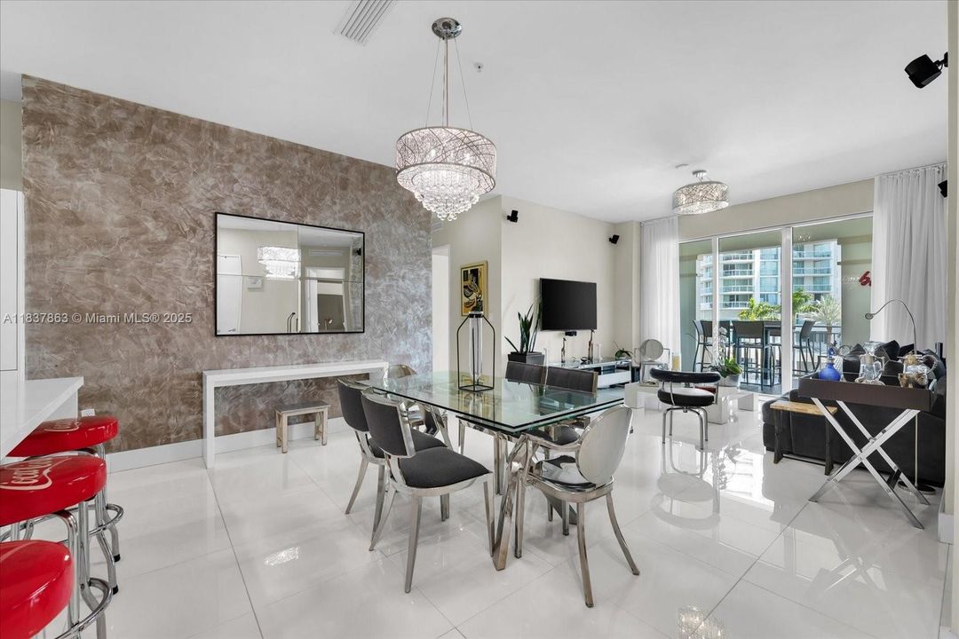 En Venta: $1,099,000 (3 camas, 3 baños, 1785 Pies cuadrados)