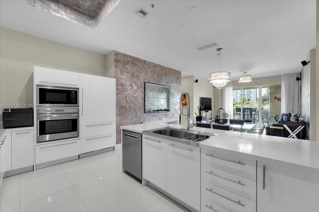 En Venta: $1,099,000 (3 camas, 3 baños, 1785 Pies cuadrados)