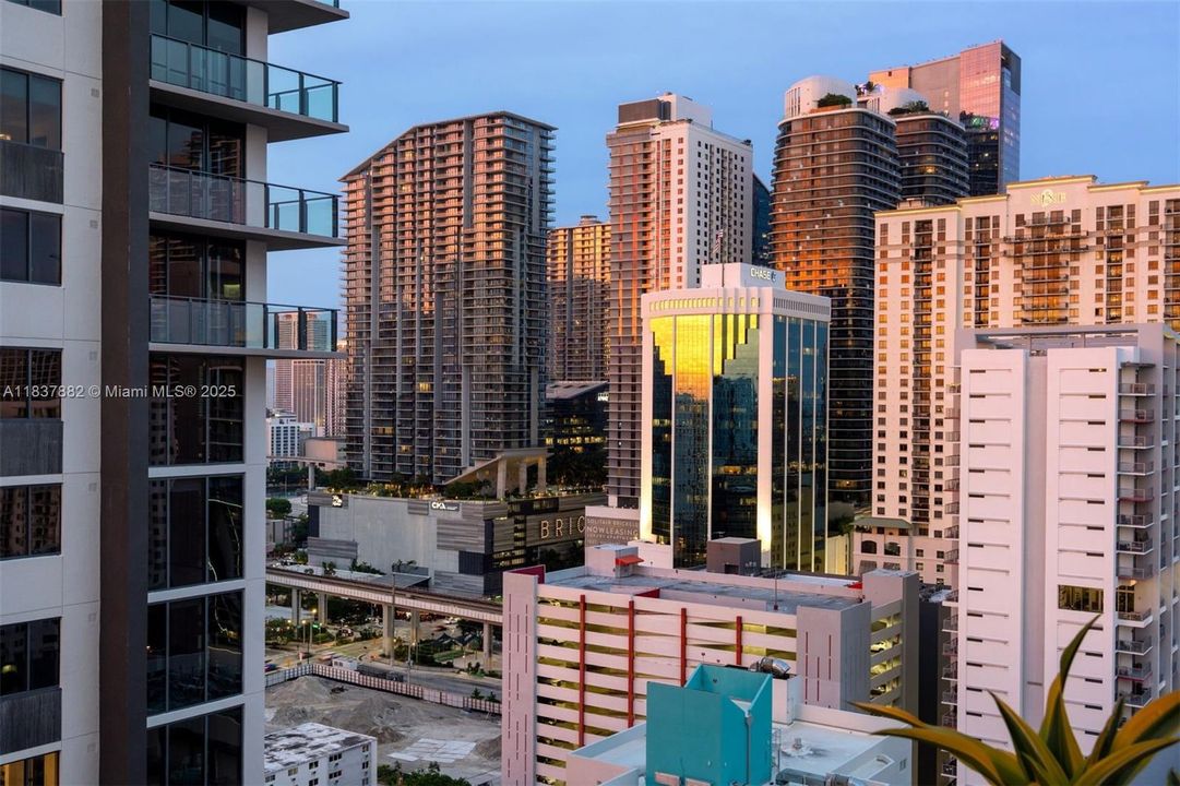 Activo con contrato: $800,000 (3 camas, 3 baños, 1634 Pies cuadrados)