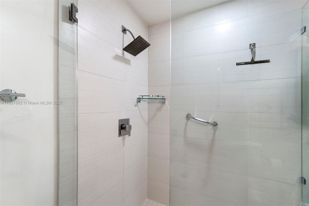 Activo con contrato: $800,000 (3 camas, 3 baños, 1634 Pies cuadrados)