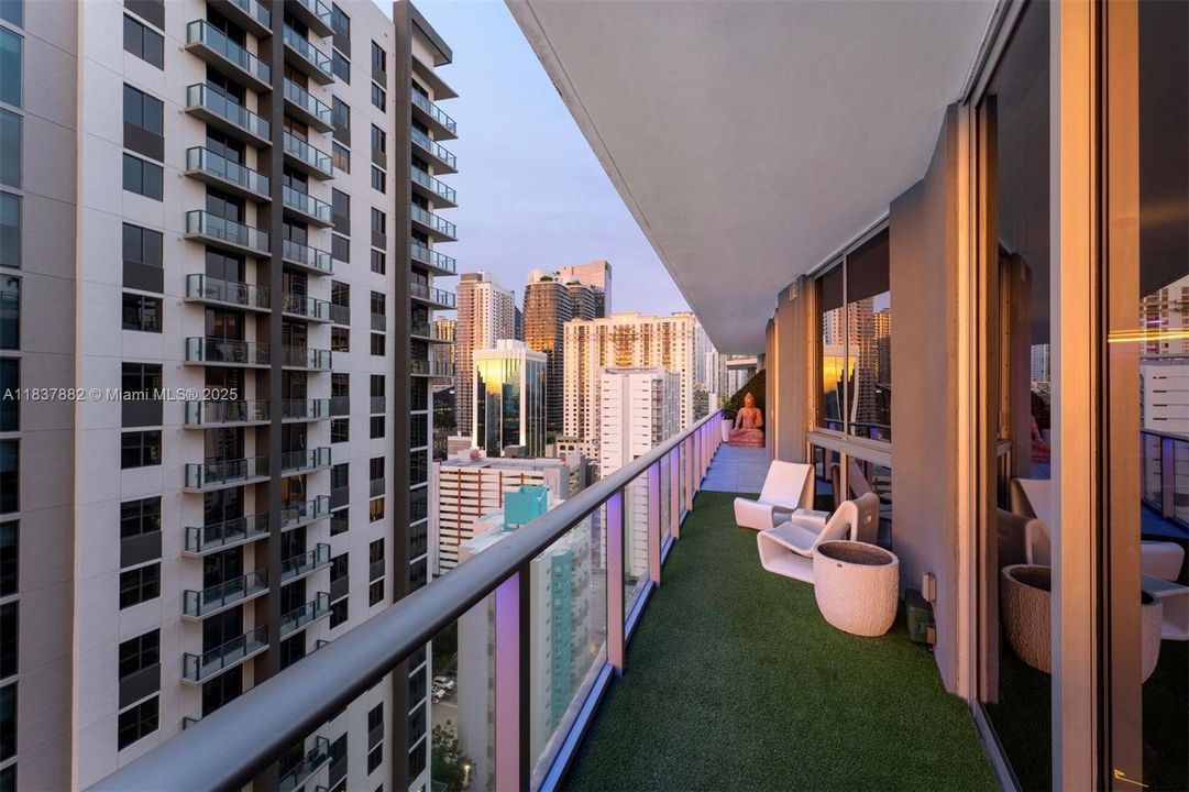 Activo con contrato: $800,000 (3 camas, 3 baños, 1634 Pies cuadrados)