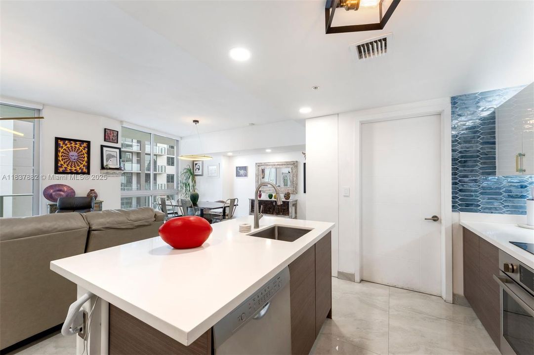 Activo con contrato: $800,000 (3 camas, 3 baños, 1634 Pies cuadrados)