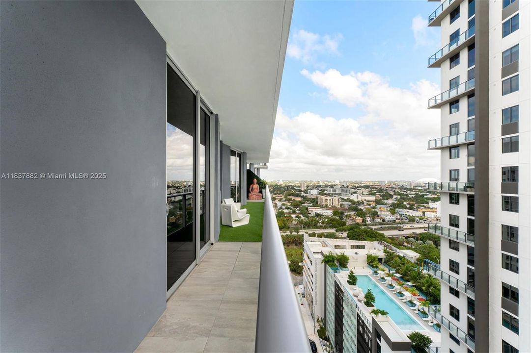 Activo con contrato: $800,000 (3 camas, 3 baños, 1634 Pies cuadrados)