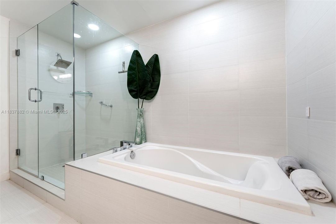 Activo con contrato: $800,000 (3 camas, 3 baños, 1634 Pies cuadrados)