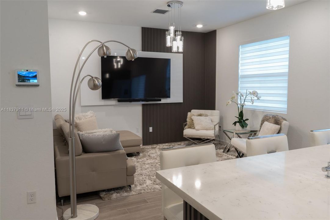 На продажу: $440,000 (3 спален, 2 ванн, 1628 Квадратных фут)