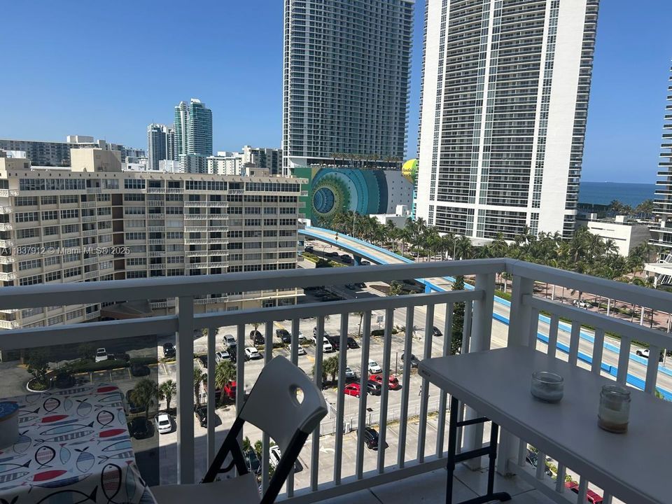 En Venta: $394,500 (2 camas, 2 baños, 1200 Pies cuadrados)