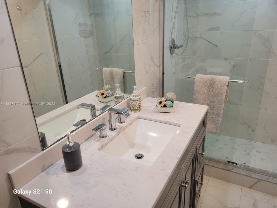 En Venta: $394,500 (2 camas, 2 baños, 1200 Pies cuadrados)