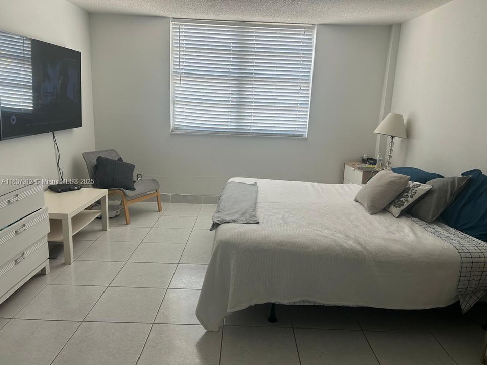 En Venta: $394,500 (2 camas, 2 baños, 1200 Pies cuadrados)