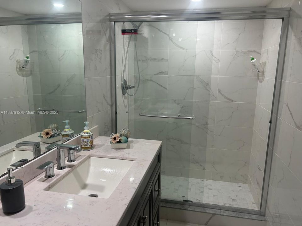 En Venta: $394,500 (2 camas, 2 baños, 1200 Pies cuadrados)