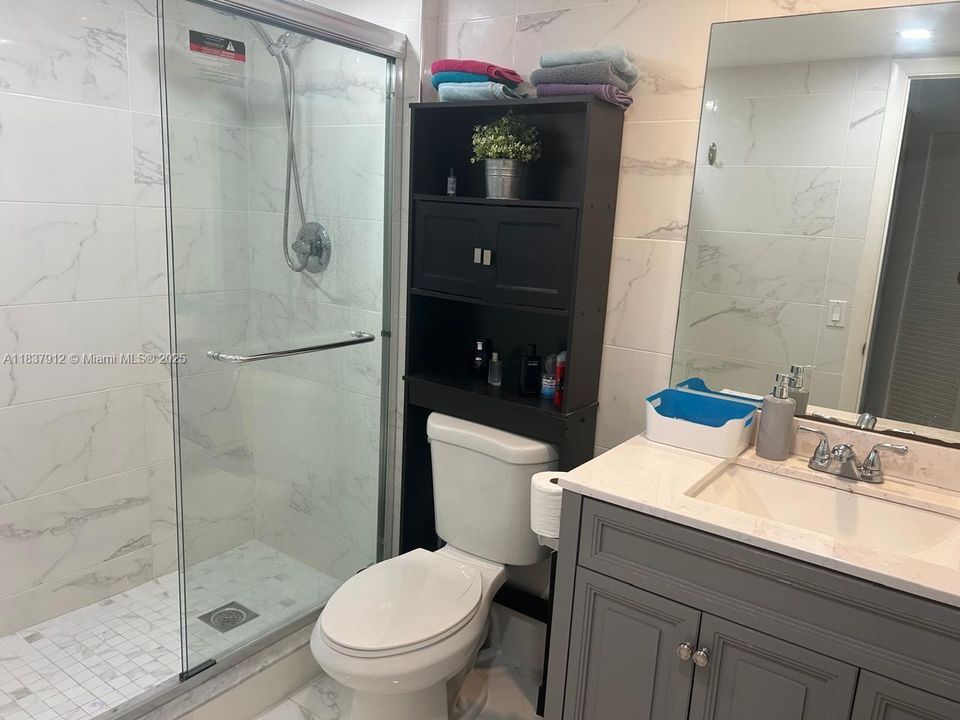 En Venta: $394,500 (2 camas, 2 baños, 1200 Pies cuadrados)