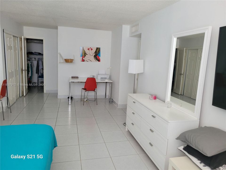 En Venta: $394,500 (2 camas, 2 baños, 1200 Pies cuadrados)