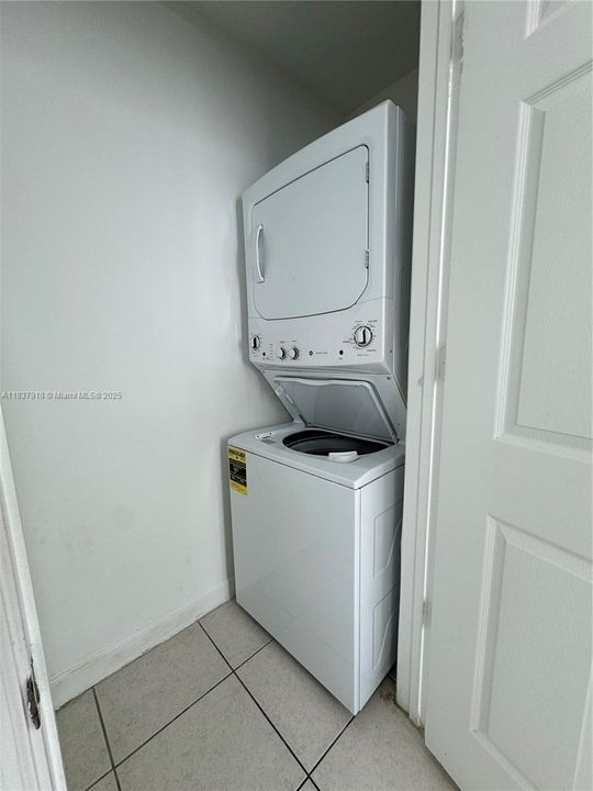 For Rent: $3,800 (3 beds, 3 baths, 2127 Square Feet)