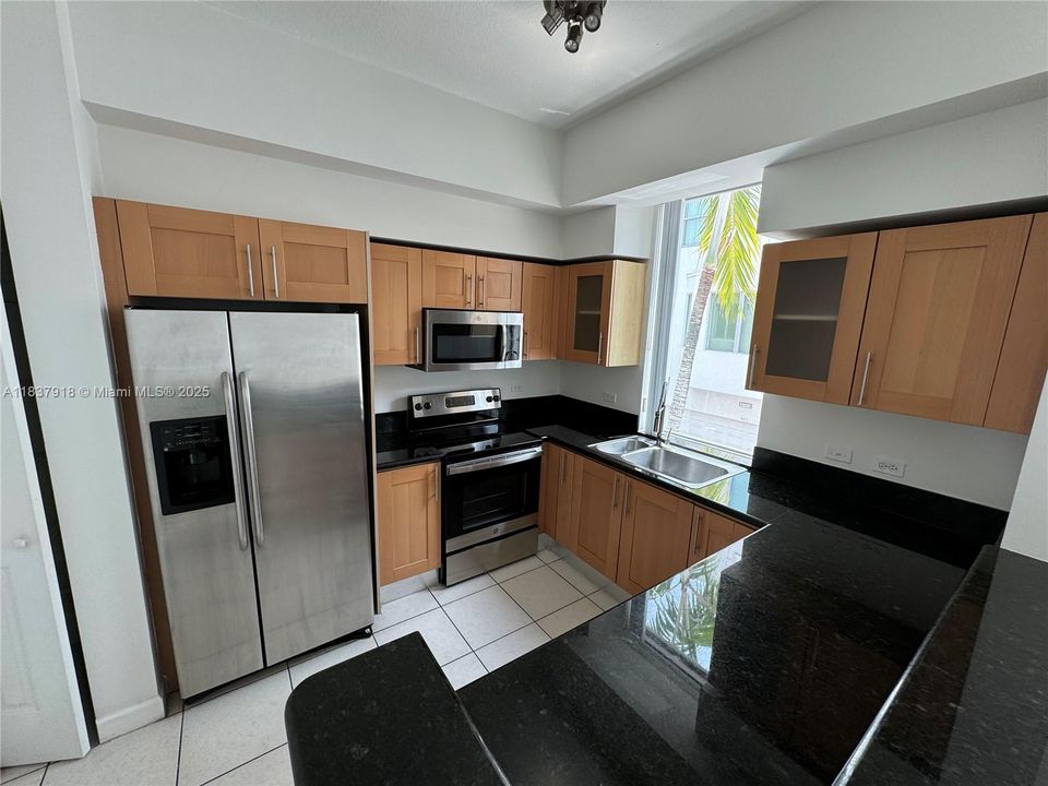 For Rent: $3,800 (3 beds, 3 baths, 2127 Square Feet)