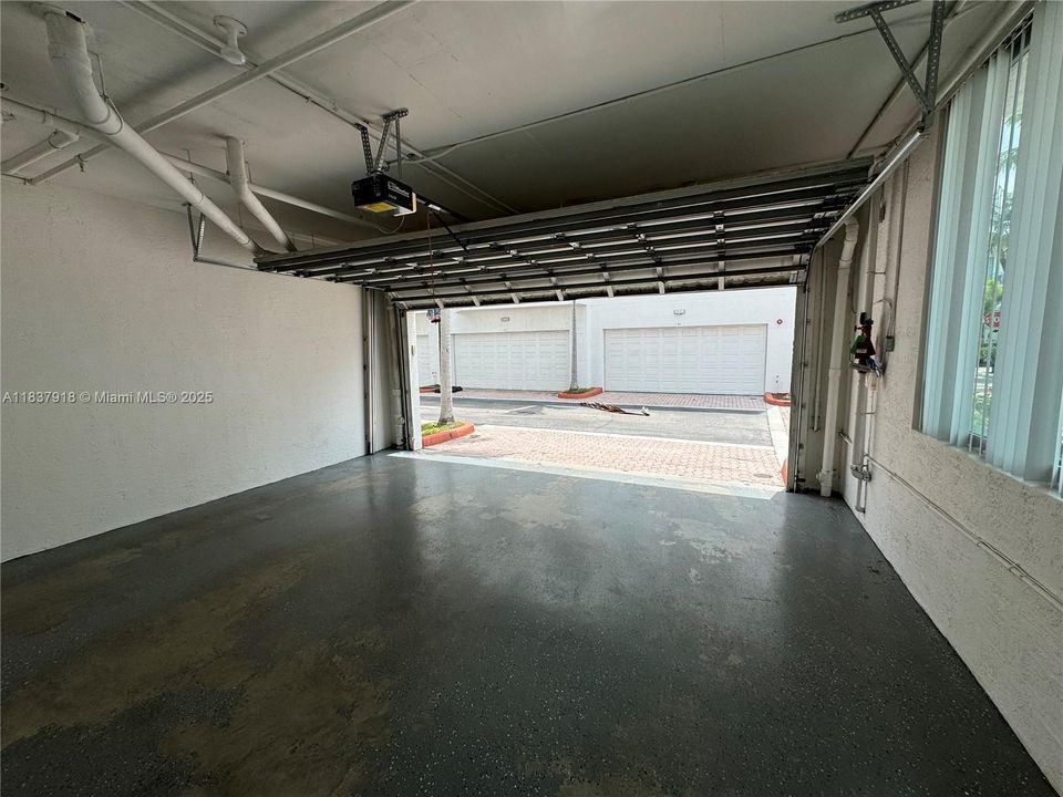 For Rent: $3,800 (3 beds, 3 baths, 2127 Square Feet)