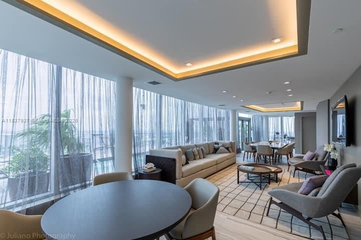 En Venta: $980,000 (2 camas, 2 baños, 1075 Pies cuadrados)